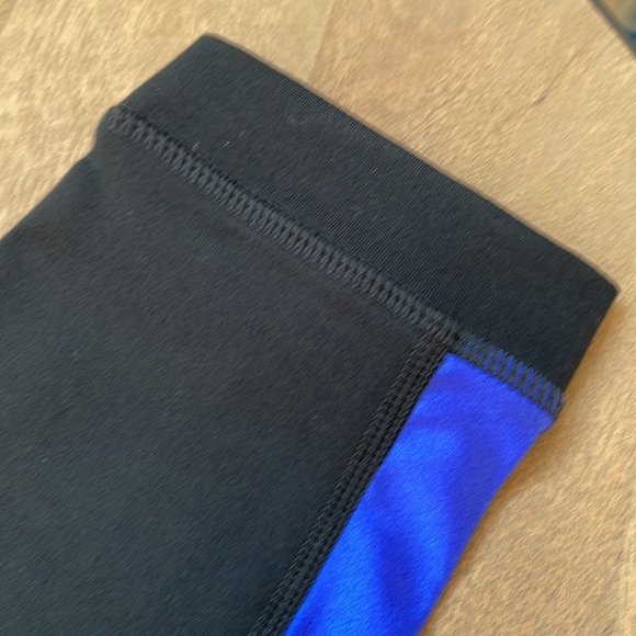 Fabletics Powerhold Black w Blue Stripe 7/8 Legging - Picture 9 of 9